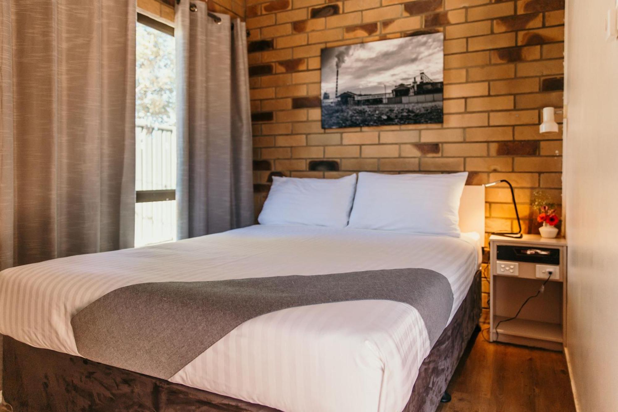 Abacus Motel Маунт-Айза Экстерьер фото